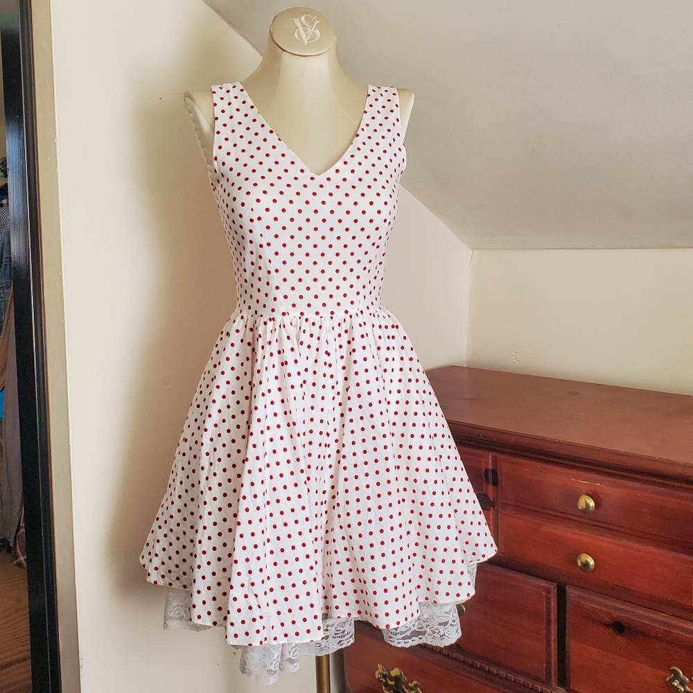 VINTAGE White And Red Polka Dot Dress A-line V-neck